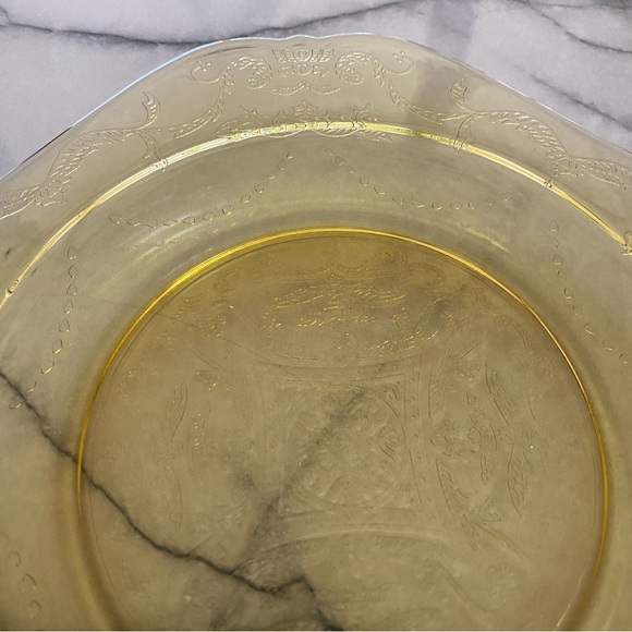 Vintage Madrid Pattern Amber Federal Depression Glass Plate - Picture 4 of 9